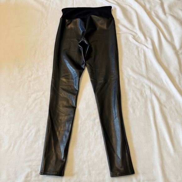 Spanx Assets Small All Over Leggings ~ Black Shiny Faux Leather Slimming - Picture 3 of 8